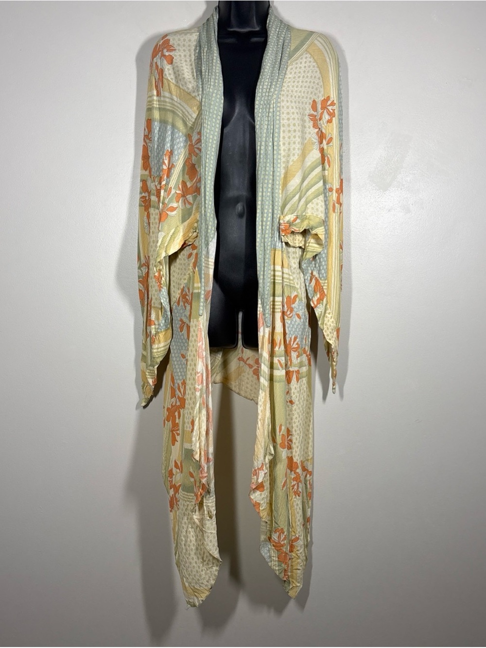 FREE PEOPLE Morning Glory Kimono One size
S M L Rayon floral
